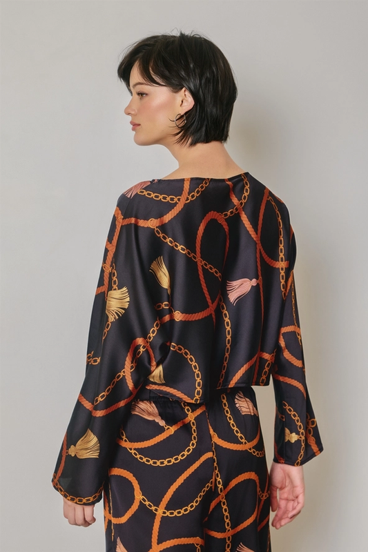 CONVERSATIONAL BATWING TOP