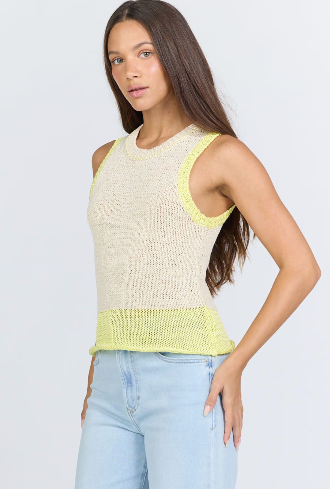 BAYLA  CREW NECK SLEEVELESS CLASSIC FIT TOP