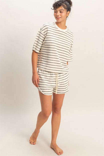 DRAWSTRING STRIPED SHORTS